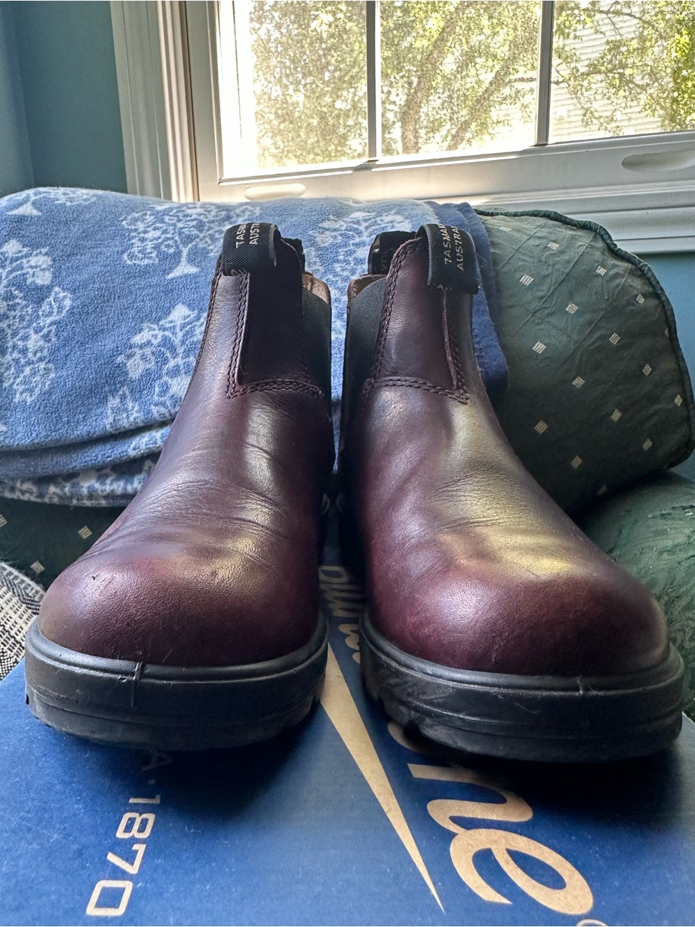 Blundstone Chelsea Boots in Burgundy Brown - Picture 6 of 7